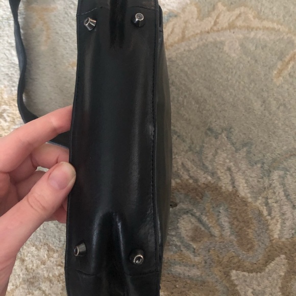 Beautiful leather Danier purse - Picture 3 of 12